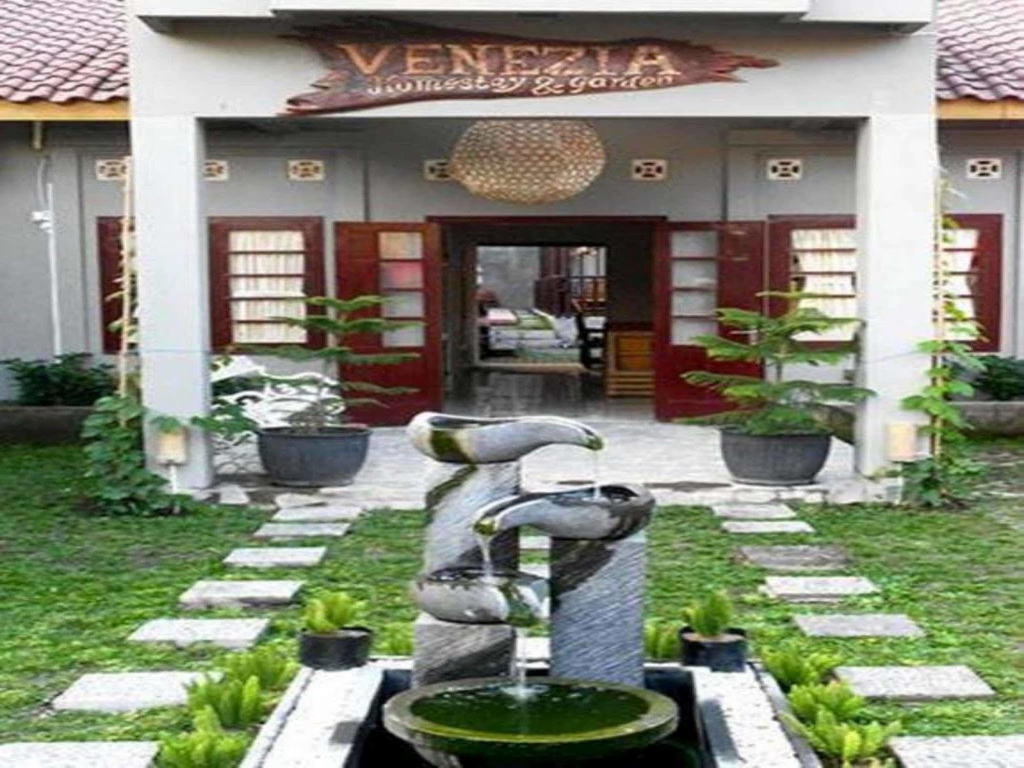 Venezia Homestay And Garden Yogyakarta Exterior photo